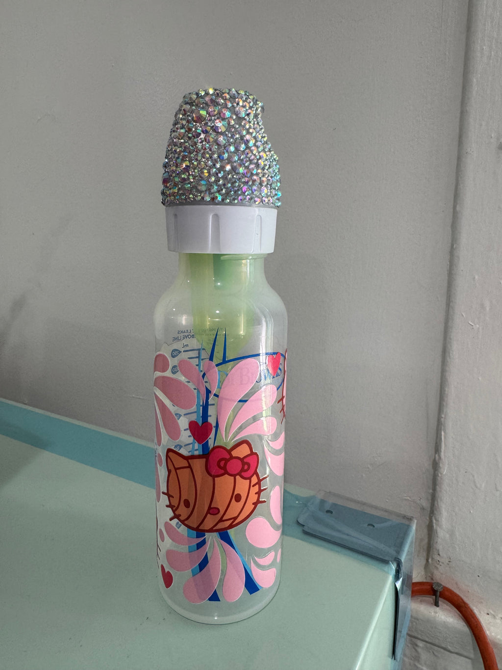 Concha Kitty Bottle