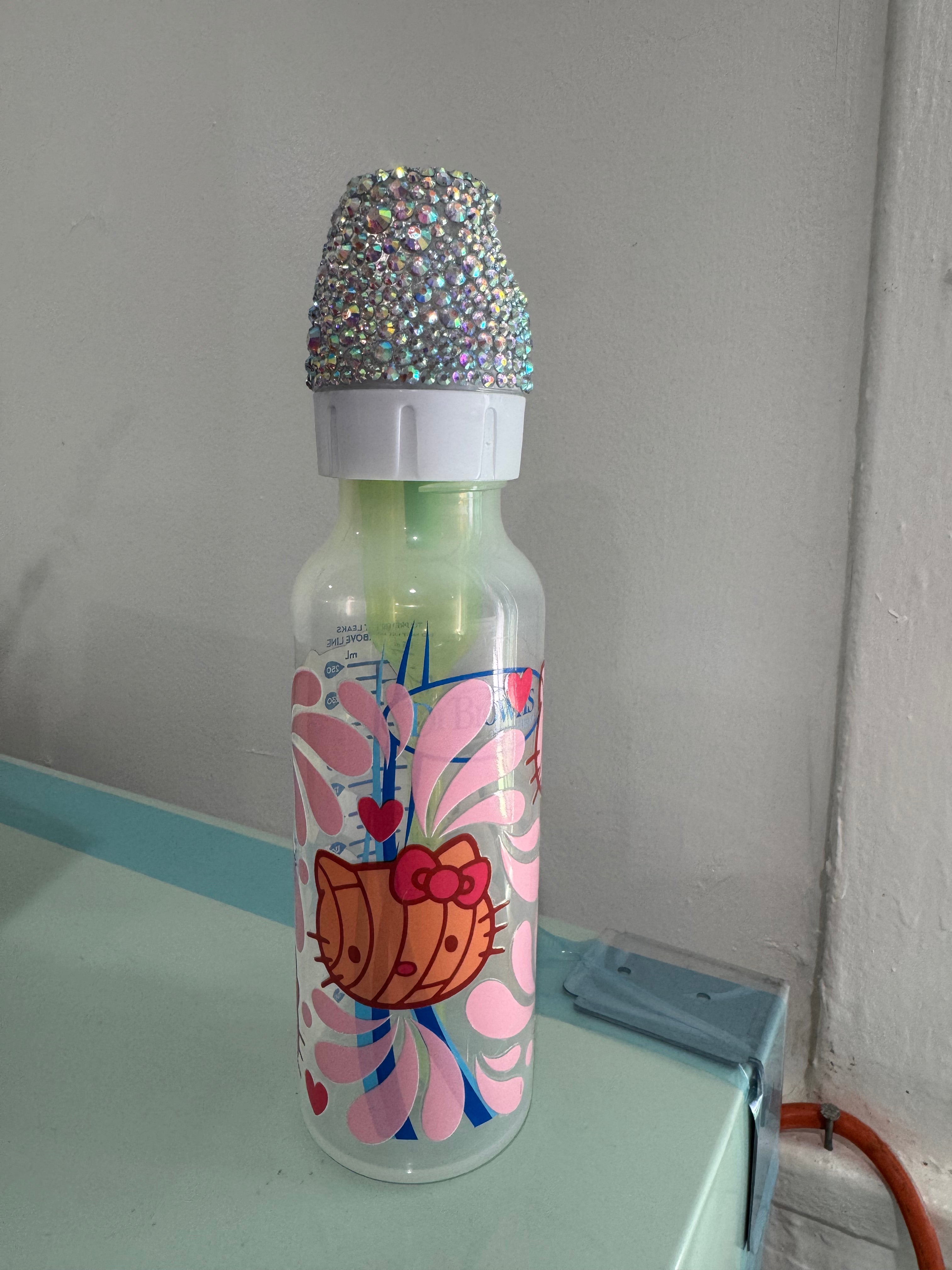 Concha Kitty Bottle