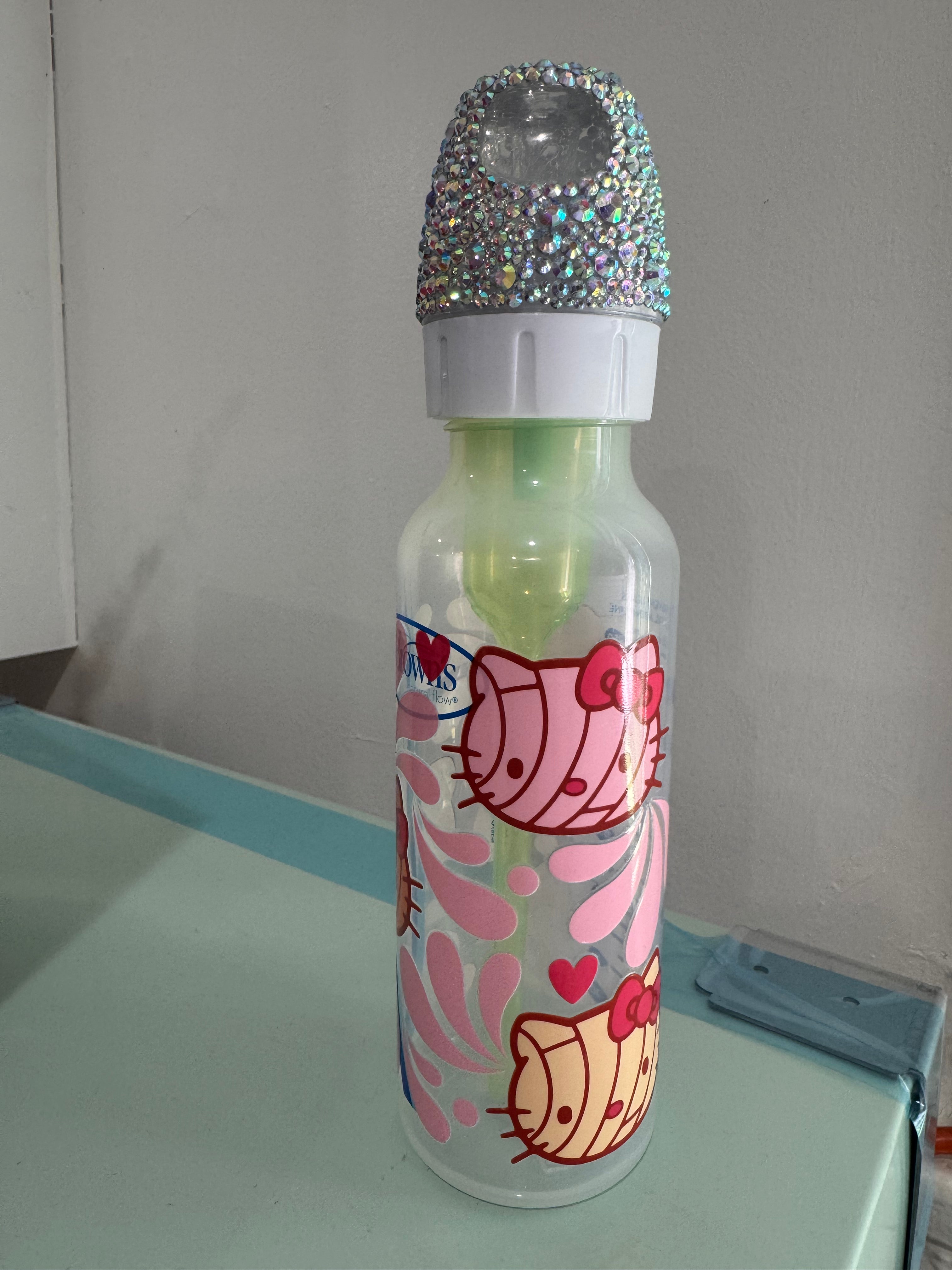 Concha Kitty Bottle